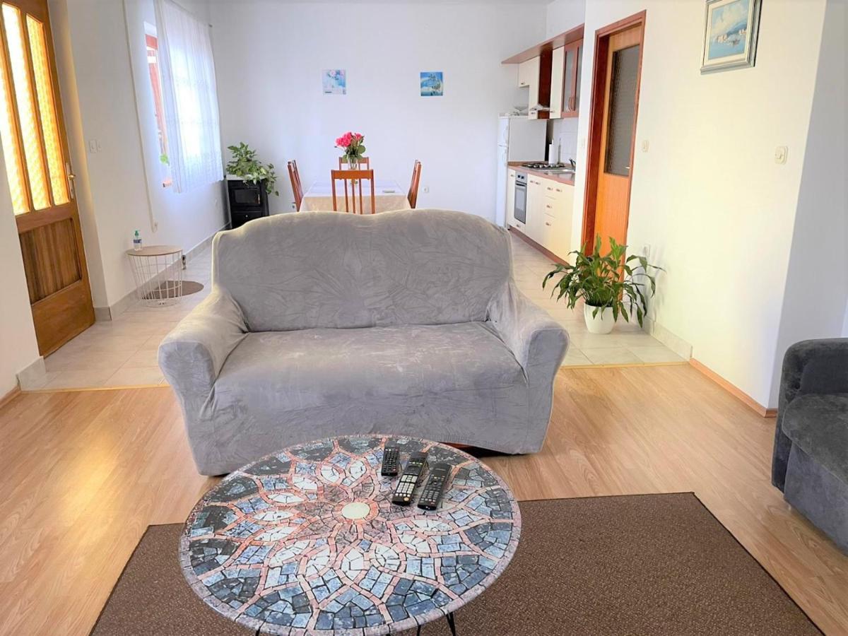 Comfort Apartment On The Beach Кали Экстерьер фото